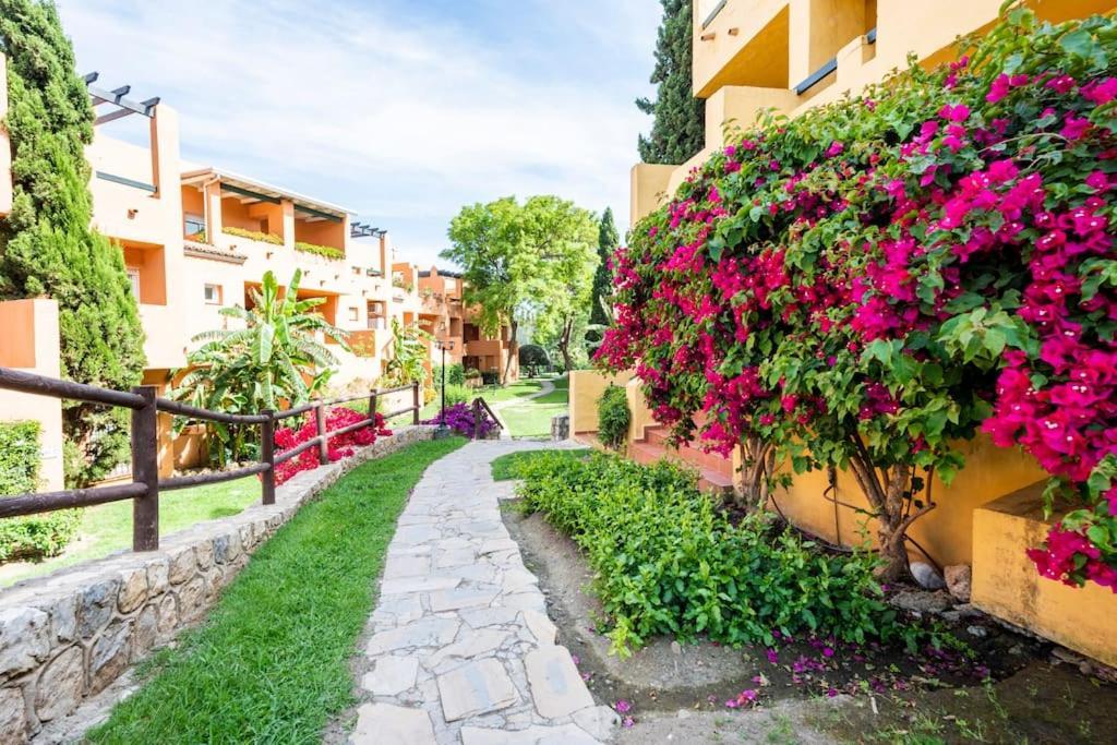 Apartamento En Marbella Guadalmina Primera Linea De Campo De Golf Los Cartujanos Bagian luar foto